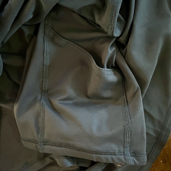Lululemon Essential HR Run Skort, Navy with deep pockets in each leg, 14 - Picture 5 of 8